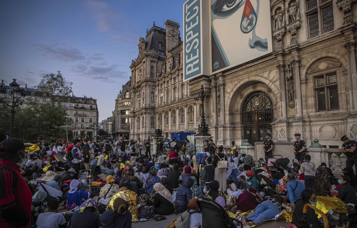 Paris : Quelque 200 migrants prêts à dormir devant l'Hôtel de Ville
