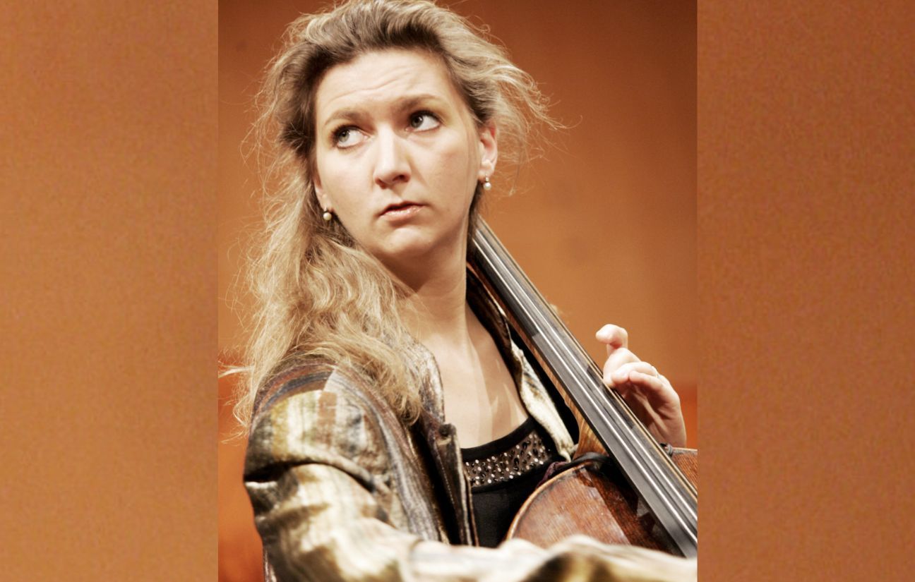 Ophélie Gaillard, ici en 2006, a retrouvé son violoncelle du XVIIIe siècle, qui lui avait été volé lors d'un cambriolage.