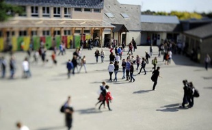 Un garçon de 13 ans a été gravement blessé vendredi matin dans une bagarre avec un autre élève pendant la récréation du matin au collège de Cleunay, à Rennes, a-t-on appris vendredi auprès de l'inspecteur d'académie d'Ille-et-Vilaine