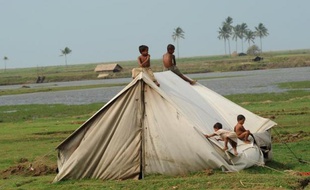 La Birmanie a suspendu les opérations de Médecins sans frontières (MSF) dans l'Etat Rakhine, secoué depuis 2012 par des violences communautaires meurtrières, a indiqué un responsable vendredi, alors que les Etats-Unis réclamaient l'accès sans restriction de l'aide humanitaire.