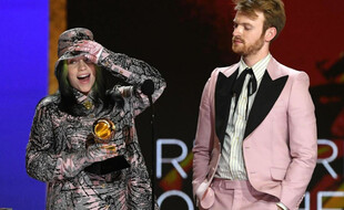 La chanteuse Billie Eilish et son frère Finneas, aux Grammy Awards 2021