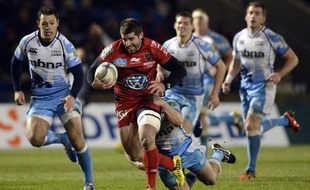 Le demi de mêlée de Toulon, Sébastien Tillous-Borde, a été hospitalisé dimanche pour une septicémie qui le tiendra écarté des terrains pendant plusieurs semaines, a annoncé lundi le club sur son site internet. game 17-6. AFP PHOTO/PAUL ELLIS
