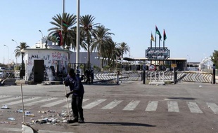 Cent travailleurs tunisiens ont été enlevés par un groupe de Libyens armés dans la région de Zaouia, en Libye, a annoncé la Ligue tunisienne de défense des droits de l'Homme (LTDH)