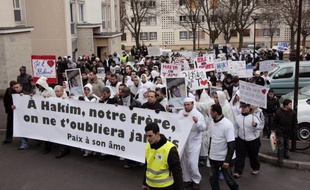 Le meurtrier présumé d'Hakim Chaddi, un lycéen poignardé en janvier 2010 dans son établissement du Kremlin-Bicêtre (Val-de-Marne) à la suite d'une banale querelle, va comparaître à partir de mardi devant les assises du Val-de-Marne.
