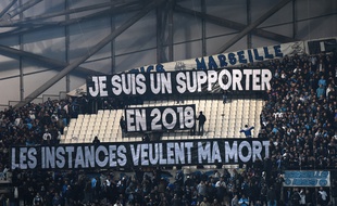 Les supporters marseillais ont déployé des banderoles pour dénoncer leur situation en France