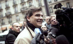 Arnaud Montebourg, le 11 janvier 2011, devant le siège du Parti socialiste.