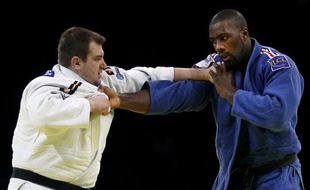 Teddy Riner (à droite), lors des championnats d'Europe de judo, le 25 avril 2010.