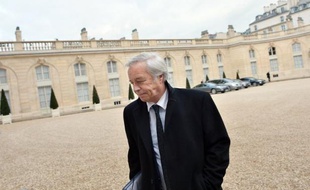 Le président des sénateurs PS, François Rebsamen, a reconnu mercredi avoir conseillé à Jean-Marc Ayrault de "virer" un ministre pour l'exemple.