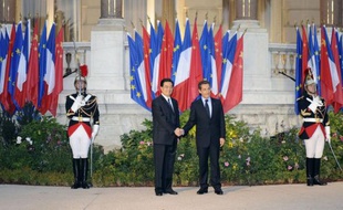 Les présidents français et chinois Nicolas Sarkozy et Hu Jintao ont constaté, vendredi au cours d'entretiens à Nice (sud-est), une "vraie convergence" sur la réforme du système monétaire international, a déclaré un responsable de la présidence française.