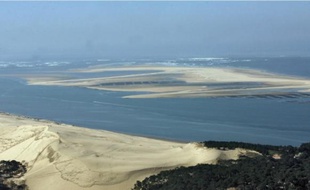 Le banc d'Arguin, classé réserve naturelle, est le plus vaste banc de sable de Gironde.