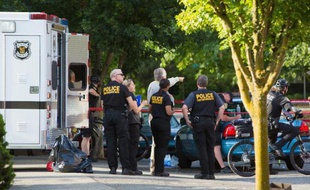 Des policiers de Seattle sécurisent les lieux d'un crime