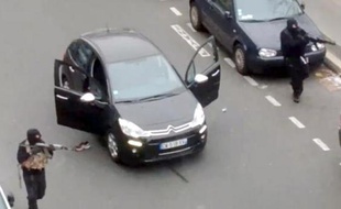 Une capture d'écran d'une vidéo postée par Jordi Mir, un résident, de la tuerie des frères Kouachi le 7 janvier 2015 à Paris