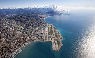 L'aéroport de Nice a été construit sur la mer