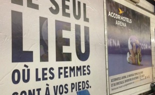 La publicité sexiste de l'AccorHotels Arena dans le métro parisien.