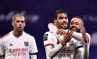 Lucas Paqueta et Memphis Depay se sont parfaitement entendus sur le terrain, dimanche contre le SCO. JEFF PACHOUD