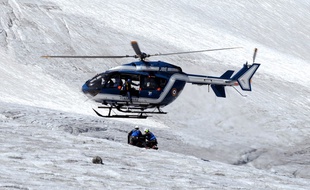 Un hélicoptère du Peloton de gendarmerie de haute montagne. Illustration.