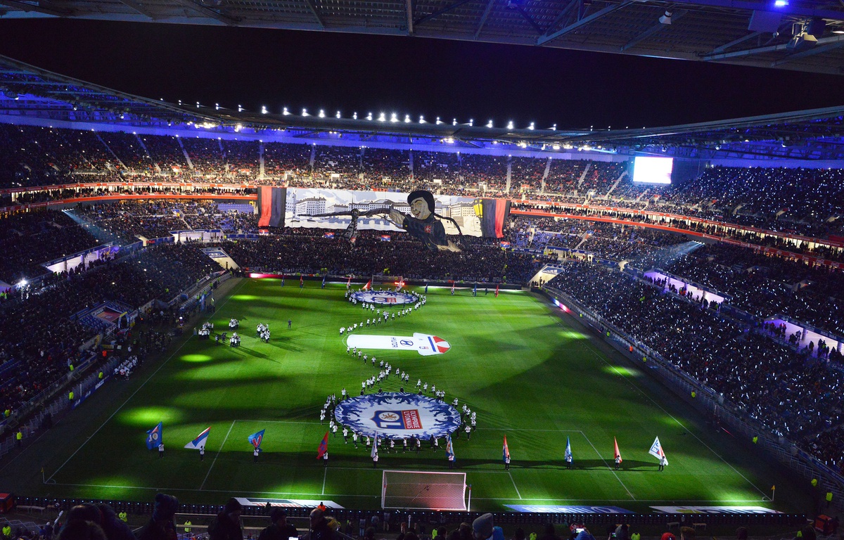 Paroles Hymne Olympique Lyonnais Rouge Et Bleu VIDEO. OL : «Un moment solennel» ou «un air trop lent»… La chanson  d'avant-match va-t-elle s'imposer comme un hymne?