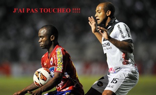 A droite, Rodrigo, le défenseur de Ponte Preta.