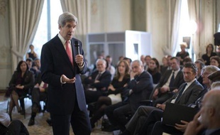 Le secrétaire d'Etat américain John Kerry a vanté mercredi à Paris devant des hommes d'affaires français le futur accord de libre échange entre les Etats-Unis et l'Union européenne qui inquiète sur le Vieux Continent, notamment en France à propos de l'agriculture.