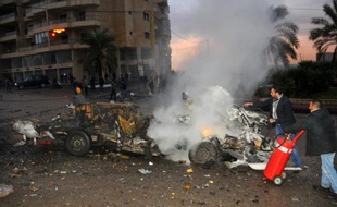 Un attentat suicide a fait au moins deux blessés et coûté la vie à son auteur lundi à Choueifat, à une dizaine de km au sud de Beyrouth, ont indiqué le ministre libanais de l'Intérieur et la Croix-Rouge.