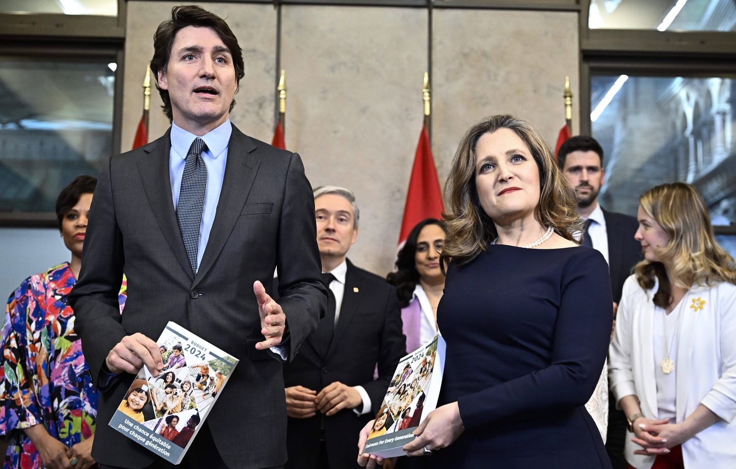 Le premier ministre du Canada Justin Trudeau et la ministre des finances  Chrystia Freeland ont  dévoilé mardi de nouvelles taxes sur les plus riches. Le 16 avril .