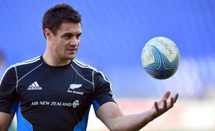 L'ouvreur et maître à jouer de la Nouvelle-Zélande, Dan Carter, s'est dit "plutôt confiant" jeudi sur sa participation au dernier test-match d'automne contre l'Angleterre samedi à Twickenham, après avoir été blessé au mollet droit la semaine dernière.
