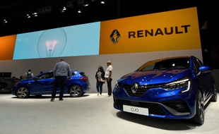 Le stand de la marque Renault au salon de l'automobile à Barcelone, en Espagne, le 11 mai 2019.