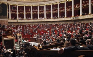 Dans la foulée du vote sur les retraites, les députés se sont plongés jeudi dans l'examen du projet de loi de financement de la Sécurité sociale (PLFSS) pour 2011 mais deux mesures spectaculaires qu'ils défendaient ont été repoussées sur injonction du gouvernement.