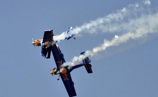 Des essais aériens dans le cadre du salon aéronautique de Bangalore en Inde, le 19 février 2015