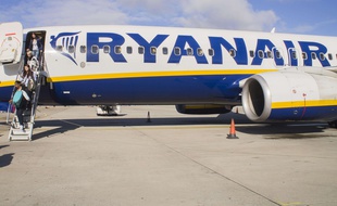 Il prend de la prison ferme pour une fausse alerte à la bombe dans un avion de Rynair (illustration).