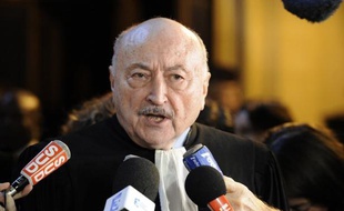 L'avocat et ancien garde des Sceaux Georges Kiejman a qualifié samedi la mise en examen de Nicolas Sarkozy dans le dossier Bettencourt de "mauvais coup porté à la justice", soulignant les "invraisemblances" dans les charges pesant contre l'ancien chef de l'Etat.