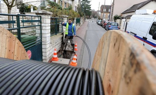 Extension d'un réseau de fibre optique en France (illustration).