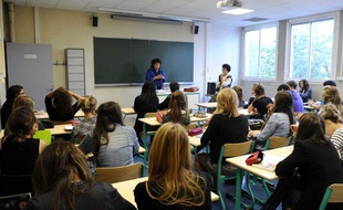 Des lycéens en cours.
