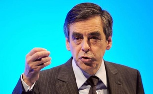 Le Premier ministre François Fillon a estimé mercredi, à quatre jours du deuxième tour de la présidentielle, que "les jeux ne sont pas faits", en exhortant quelque 800 militants venus le voir à Nantes à convaincre leurs proches de voter Nicolas Sarkozy
