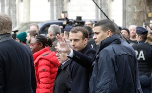 Emmanuel Macron constate les violences commises avenue Kléber, le 2 décembre 2018.