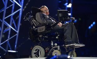 Le célèbre astrophysicien britannique Stephen Hawking ne participera pas en juin à une conférence en Israël, rejoignant un groupe d'universitaires boycottant l'Etat hébreu, ont indiqué mercredi les organisateurs de l'événement.