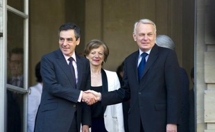 L'ancien Premier ministre François Fillon a appelé samedi le président François Hollande à "renoncer" à des promesses électorales susceptibles d'aggraver la crise financière européenne, sous peine d'avoir à en "porter la responsabilité".