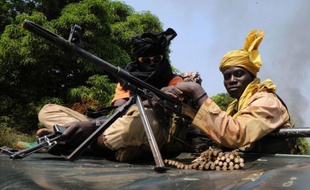 Les rebelles centrafricains de la coalition Séléka ont annoncé samedi leur entrée dans Bangui, demandant aux Forces armées centrafricaines (Faca) de ne pas combattre et au président François Bozizé de quitter le pouvoir.