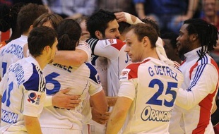 Toujours dans le doute, l'équipe de France a fait preuve de beaucoup de coeur pour rester en vie à l'Euro de handball avec un succès laborieux (28-26) sur la Slovénie dimanche à Novi Sad.