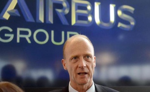La direction d'Airbus Group (ex-EADS) a détaillé lundi devant les syndicats européens son plan de 5.800 suppressions d'emplois visant à améliorer sa compétitivité dans la défense et l'espace, qui se traduira par des coupes sévères dans plusieurs usines allemandes et françaises.