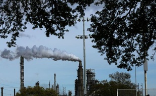 Une raffinerie de pétrole à Houston, au Texas