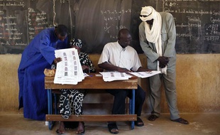 Les Maliens votent au 1er tour des législatives le 24 novembre 2013.