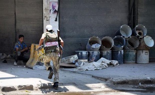 Les rebelles ont affirmé dimanche avoir repoussé des assauts de l'armée syrienne contre leurs positions à Alep, au deuxième jour d'une offensive faisant craindre un "massacre" selon l'opposition qui réclame des armes et une réunion d'urgence de l'ONU.