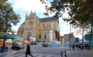 Illustration de la place Sainte-Anne à Rennes.
