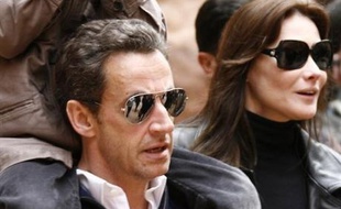 Au Caire, le 31 décembre, pendant un voyage officiel en Egypte, le président de la République avait été interrogé sur le voyage privé qu'il venait d'effectuer avec sa nouvelle compagne, l'ex-top model Carla Bruni, à Louxor et Charm-el-Cheikh. Eludant la question, il avait assuré: "J'aurai l'occasion d'évoquer ces questions et bien d'autres au moment de ma conférence de presse", le 8 janvier à Paris.