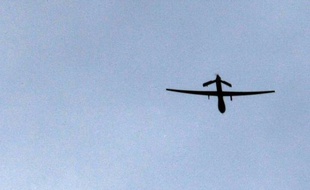 Au moins six insurgés islamistes ont été tués mardi par les missiles d'un drone américain dans une zone tribale du nord-ouest du Pakistan, principal sanctuaire d'Al-Qaïda dans le monde et base arrière importante des talibans afghans, ont annoncé des militaires pakistanais.