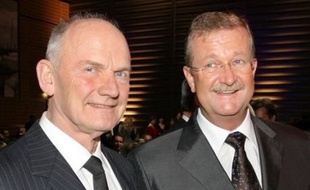 La création en cours, sous l'égide de Porsche, d'un nouveau géant mondial de l'automobile aux racines allemandes consacre une stratégie hors des sentiers battus menée depuis de longues années par le très influent Ferdinand Piëch.