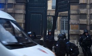 La porte du ministère de Benjamin Griveaux après les dégradations de janvier 2019
