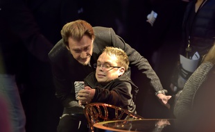 Johnny Hallyday lors de la grande soiree du Telethon 2014 sur le Champ de Mars face a la Tour-Eiffel.