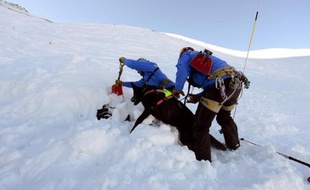 Le corps d'un skieur français qui était porté disparu depuis une avalanche jeudi dans le Val d'Aoste a été retrouvé et identifié samedi par des sauveteurs italiens.